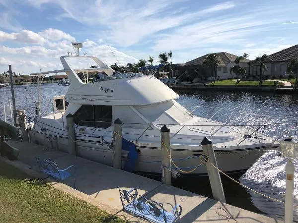 Slide: The Image of Bayliner 4087 Aft Cabin Motoryacht 1999 - 0