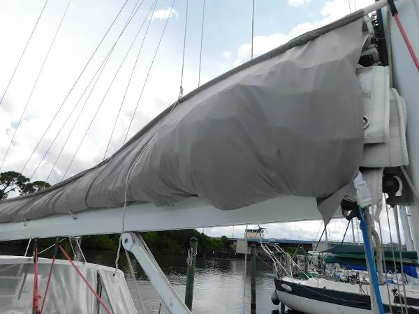 Slide: The Image of Catalina 42 Sloop 1989 - 2