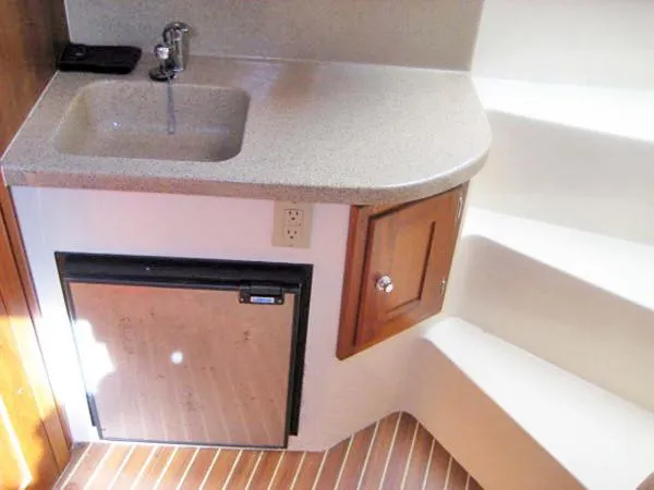 Slide: The Image of Albemarle 310 Sport Fisherman 2005 - 2