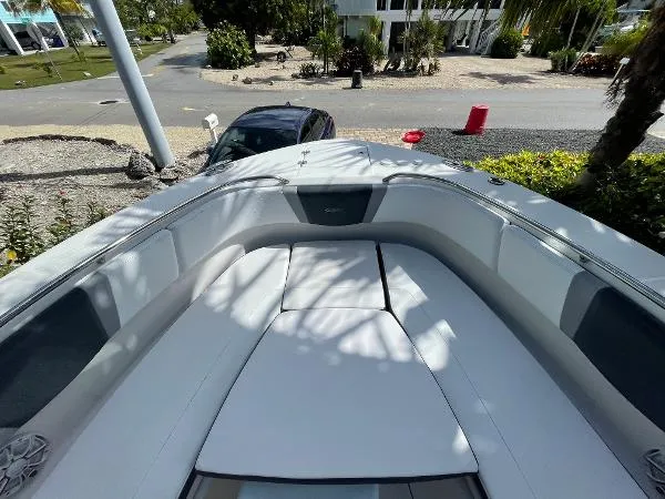 Slide: The Image of Robalo r272 2019 - 8
