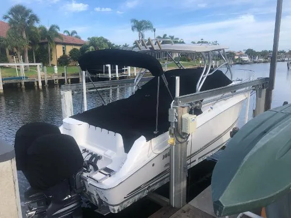 Slide: The Image of Wellcraft 240 Coastal 2004 - 1