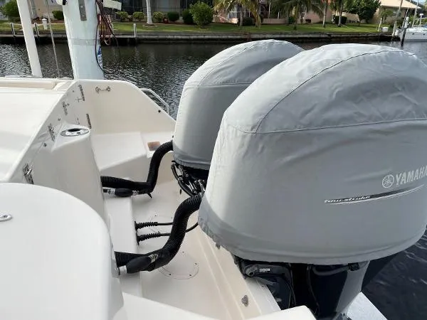 Slide: The Image of Grady-White 275 Dual Console 2019 - 11