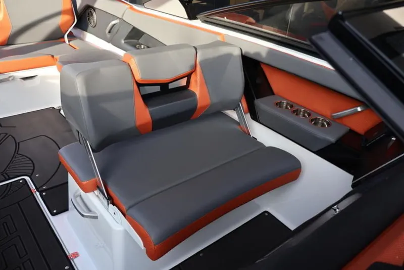 Slide: The Image of Scarab 285 LX 2026 - 10