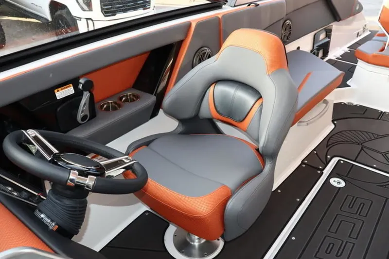 Slide: The Image of Scarab 285 LX 2026 - 16