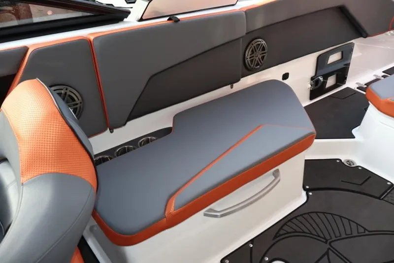 Slide: The Image of Scarab 285 LX 2026 - 17