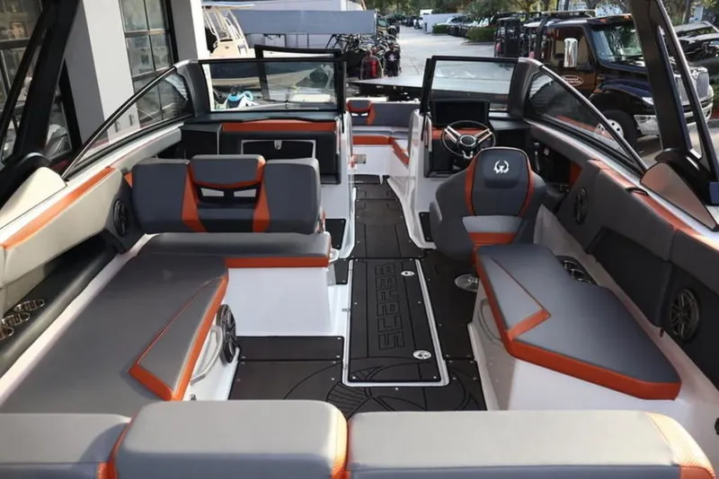 Slide: The Image of Scarab 285 LX 2026 - 19