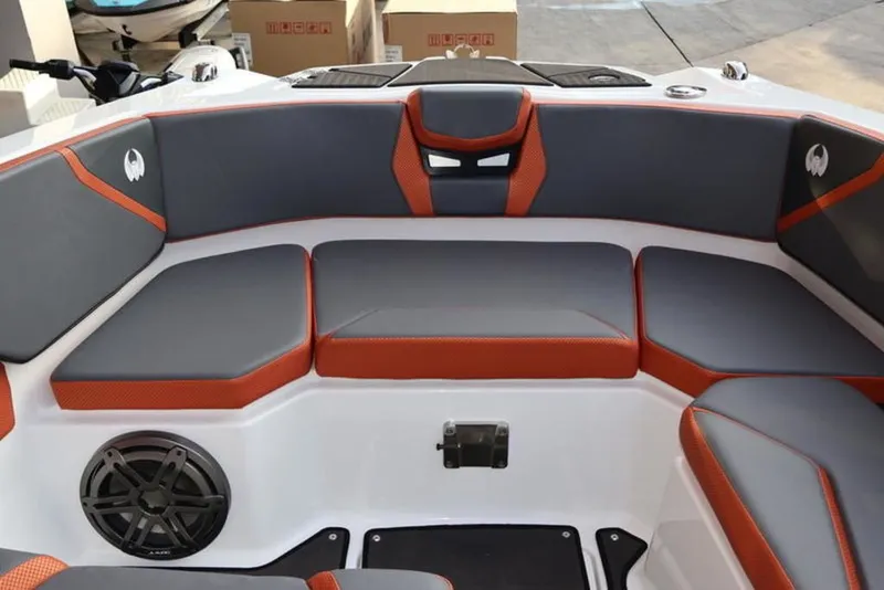 Slide: The Image of Scarab 285 LX 2026 - 4