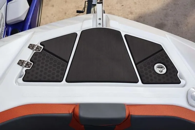 Slide: The Image of Scarab 285 LX 2026 - 5