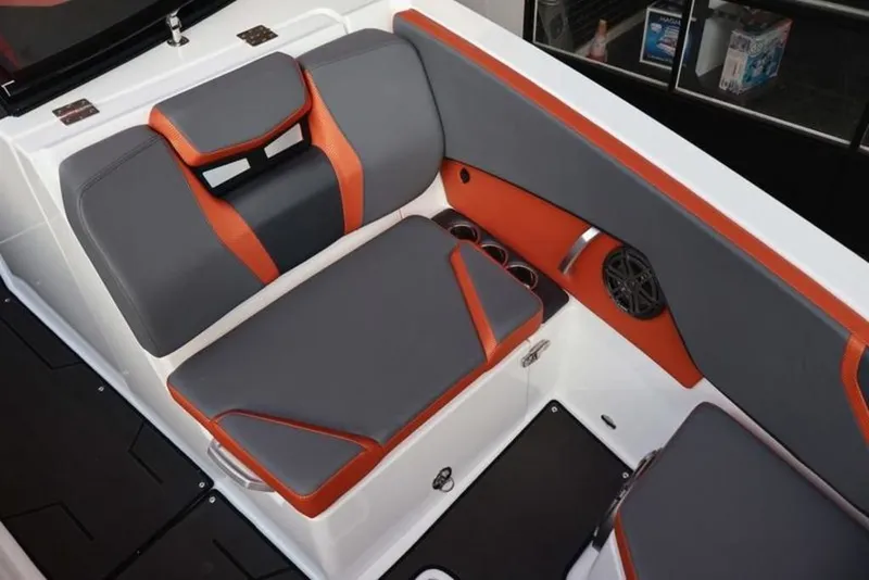 Slide: The Image of Scarab 285 LX 2026 - 6