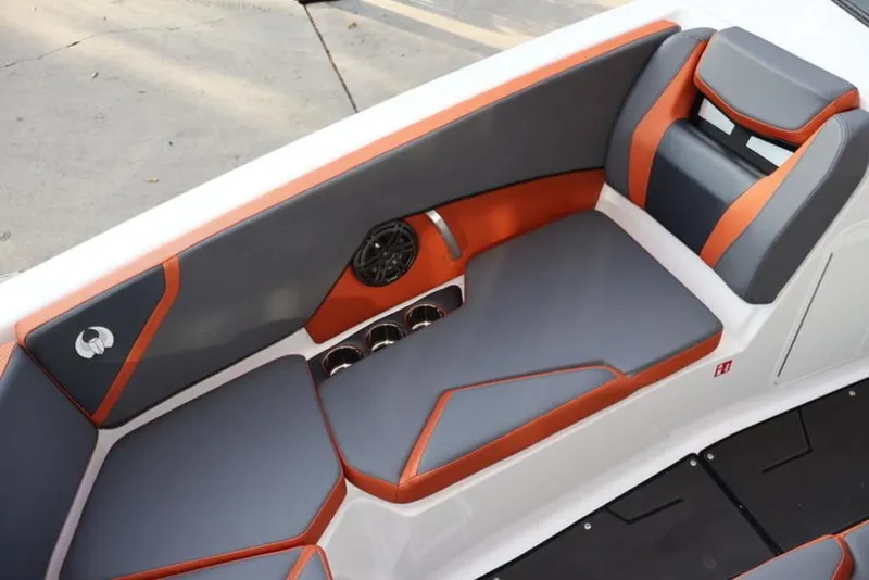 Slide: The Image of Scarab 285 LX 2026 - 7