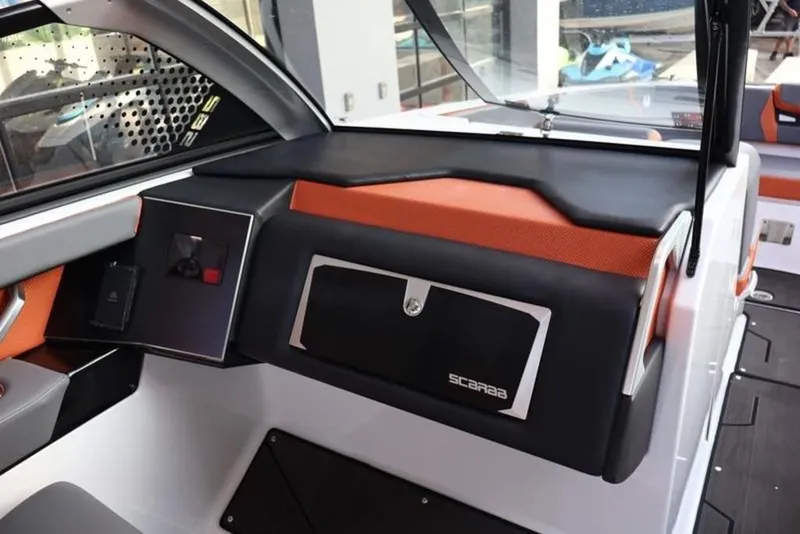 Slide: The Image of Scarab 285 LX 2026 - 9