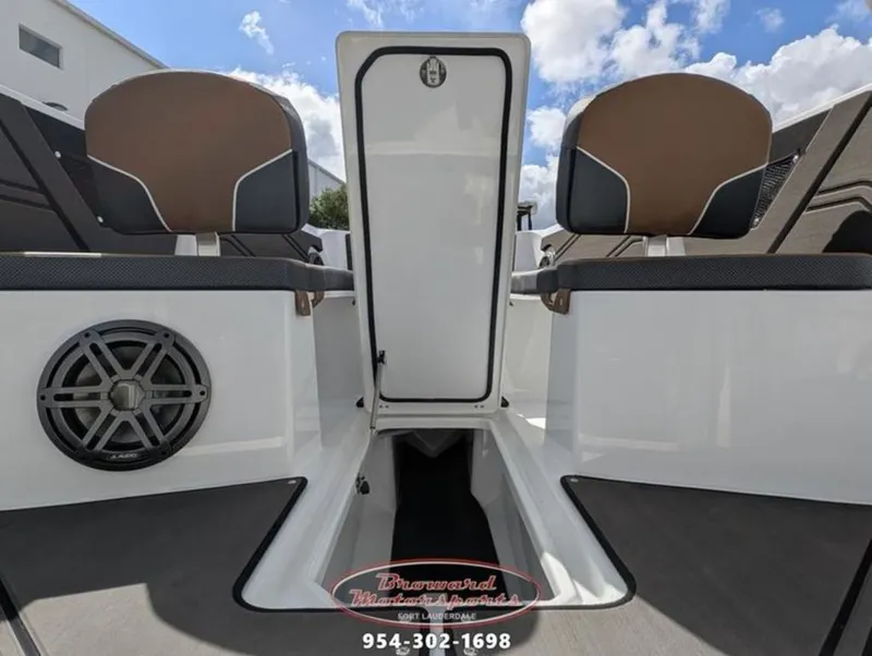 Slide: The Image of Scarab 255 Open LX 2026 - 10