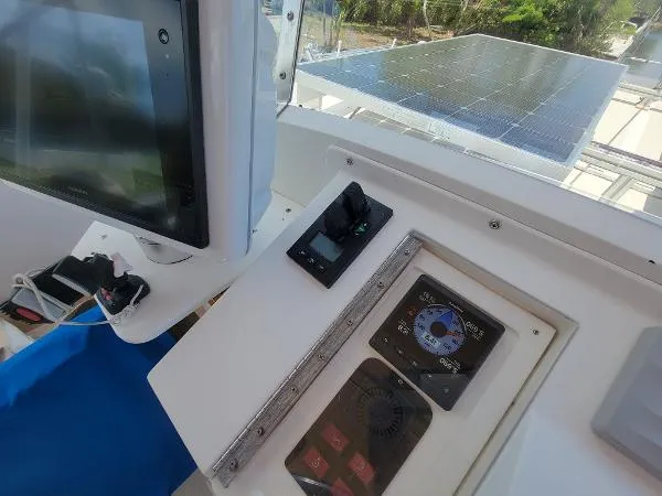Slide: The Image of Kadey-Krogen 42 Pilothouse 1995 - 11