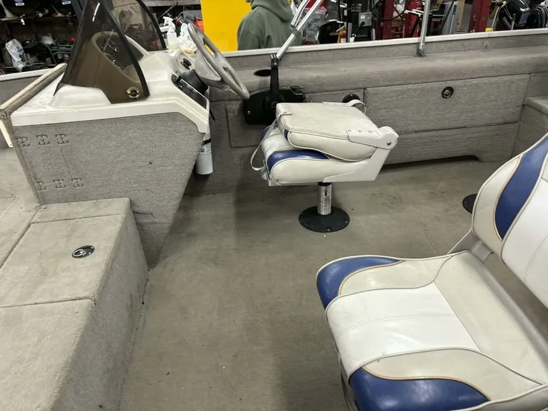 Slide: The Image of Sylvan 1600 EXPEDITION 2002 - 4