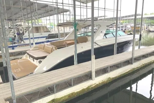 Slide: The Image of Sea Ray 400 SLX 2020 - 3