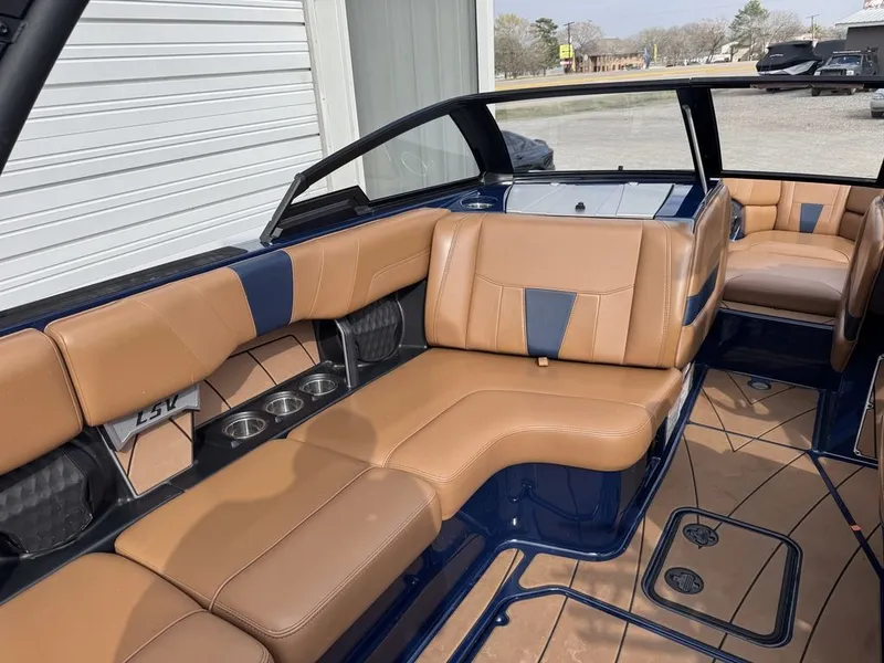 Slide: The Image of Malibu Wakesetter 23 LSV 2022 - 15