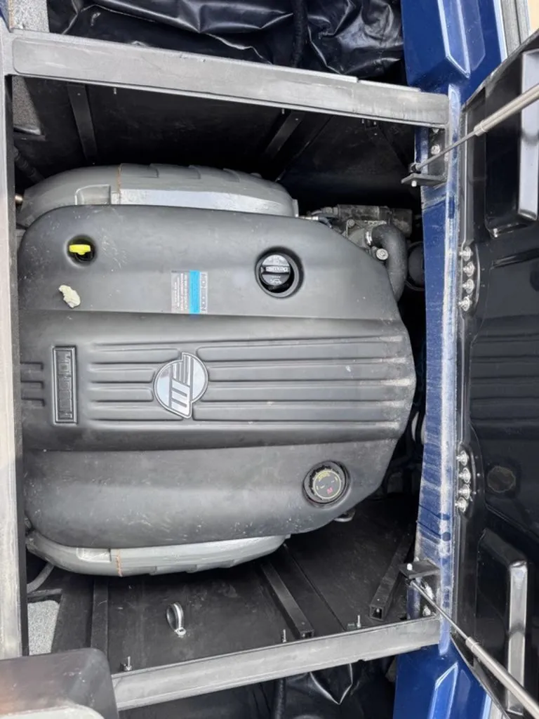 Slide: The Image of Malibu Wakesetter 23 LSV 2022 - 16