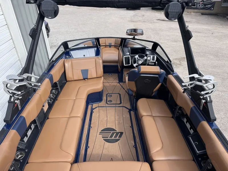 Slide: The Image of Malibu Wakesetter 23 LSV 2022 - 6