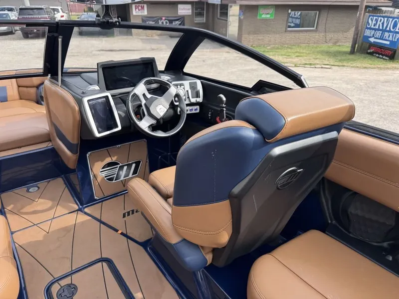 Slide: The Image of Malibu Wakesetter 23 LSV 2022 - 8