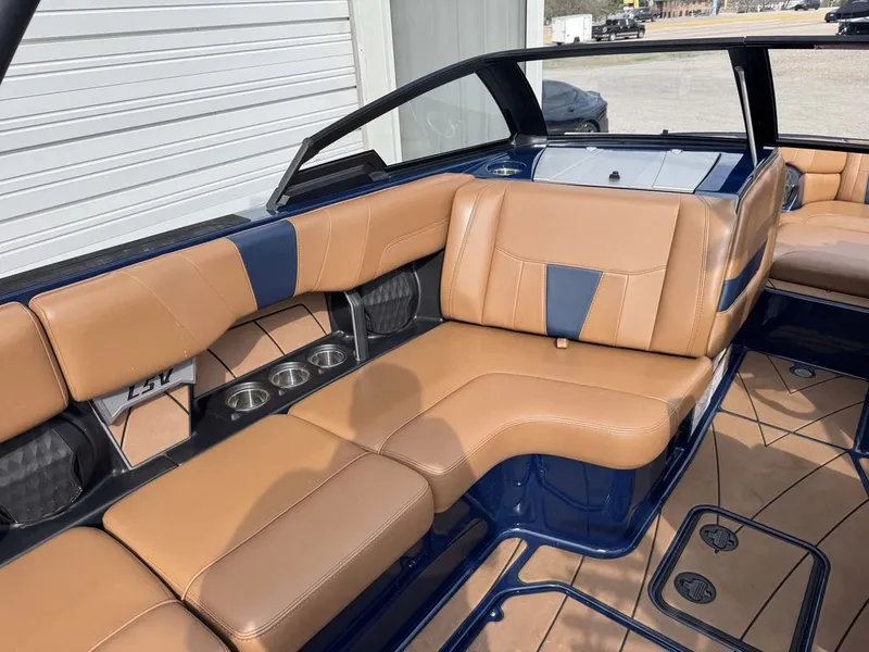 Slide: The Image of Malibu Wakesetter 23 LSV 2022 - 9