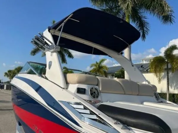 Slide: The Image of Regal 2500 Bowrider 2013 - 10