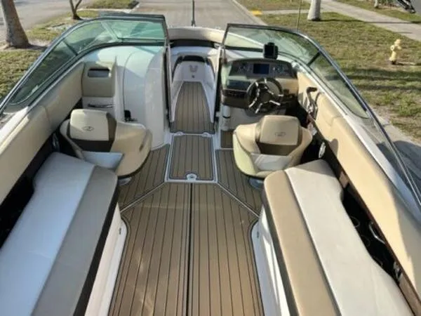 Slide: The Image of Regal 2500 Bowrider 2013 - 11