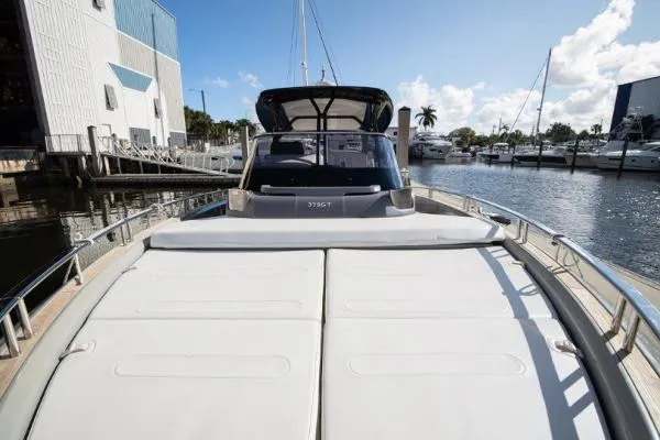Slide: The Image of Invictus 370 GT 2018 - 9