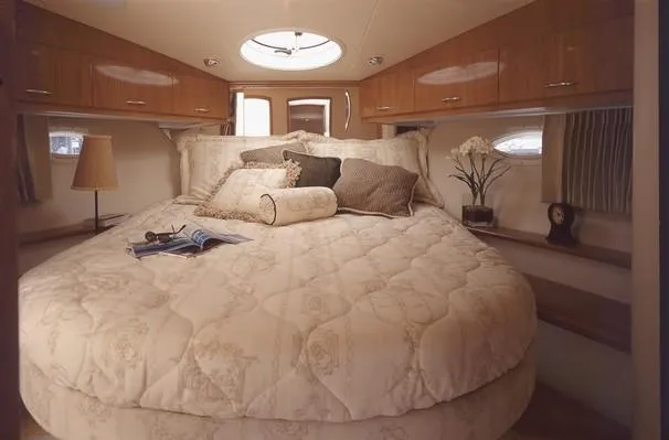 Slide: The Image of Carver Yachts 360 Sport Sedan 2004 - 7