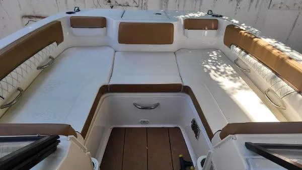 Slide: The Image of Bayliner DX2200 2021 - 5