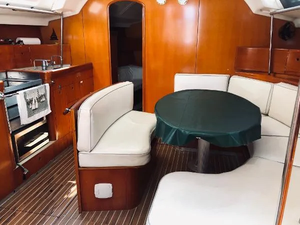 Slide: The Image of Beneteau 42S7 1995 - 4