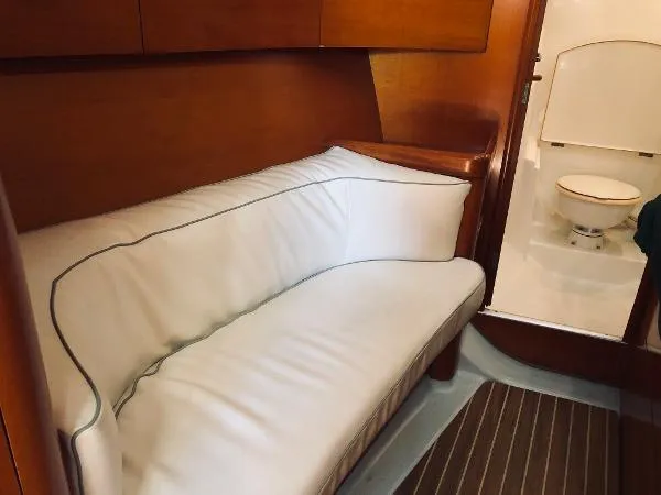Slide: The Image of Beneteau 42S7 1995 - 6