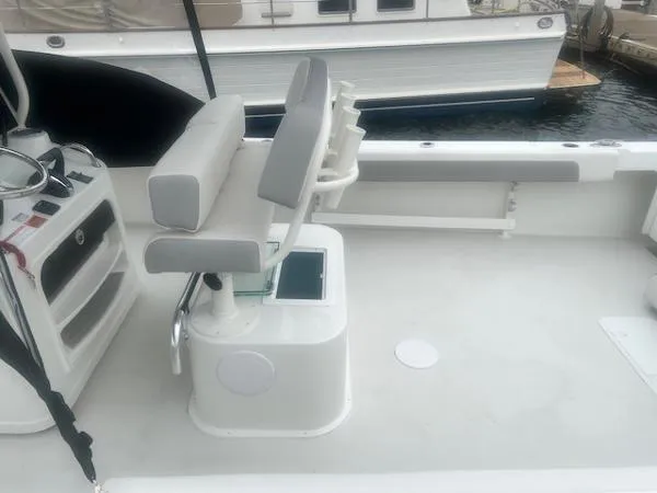 Slide: The Image of Parker Marine 2801 Center Console 2022 - 5