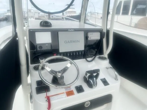 Slide: The Image of Parker Marine 2801 Center Console 2022 - 6