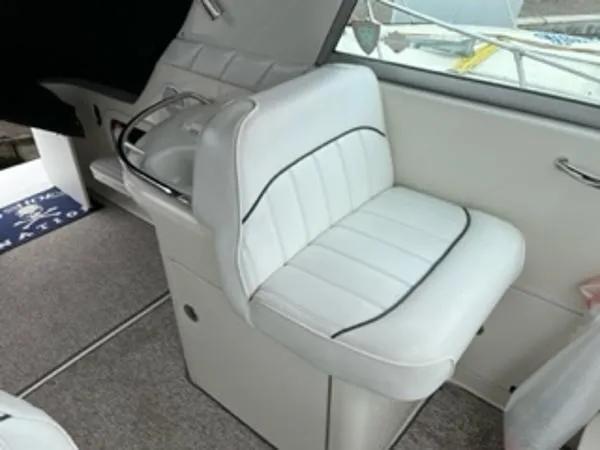 Slide: The Image of Sea Ray 330 Sundancer 1995 - 11