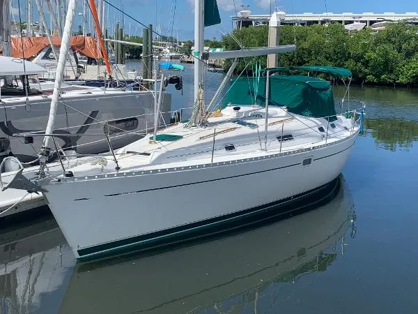 Slide: The Image of Beneteau 381 2001 - 0