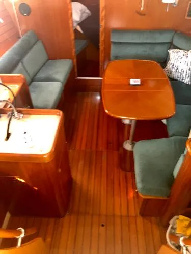 Slide: The Image of Beneteau 381 2001 - 5