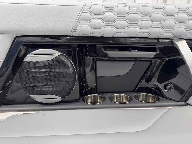 Slide: The Image of MasterCraft XT24 2026 - 15