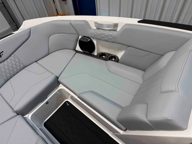 Slide: The Image of MasterCraft XT24 2026 - 22