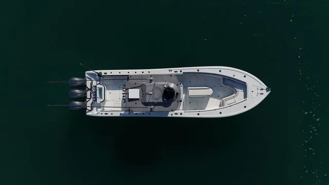 Slide: The Image of Yellowfin 36 Offshore 2023 - 10