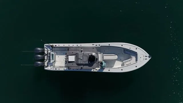 Slide: The Image of Yellowfin 36 Offshore 2023 - 11