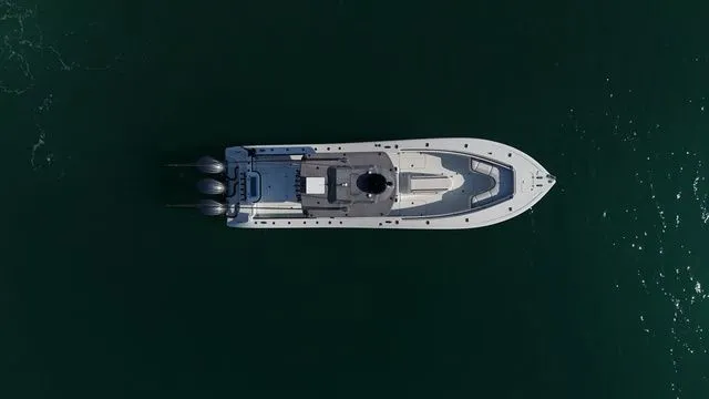 Slide: The Image of Yellowfin 36 Offshore 2023 - 14