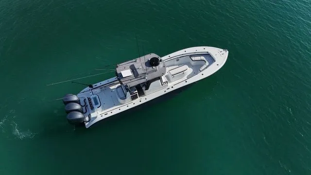 Slide: The Image of Yellowfin 36 Offshore 2023 - 15