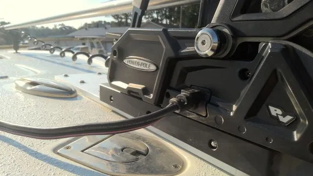 Slide: The Image of Yellowfin 36 Offshore 2023 - 17