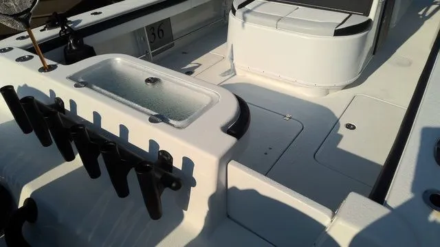 Slide: The Image of Yellowfin 36 Offshore 2023 - 20