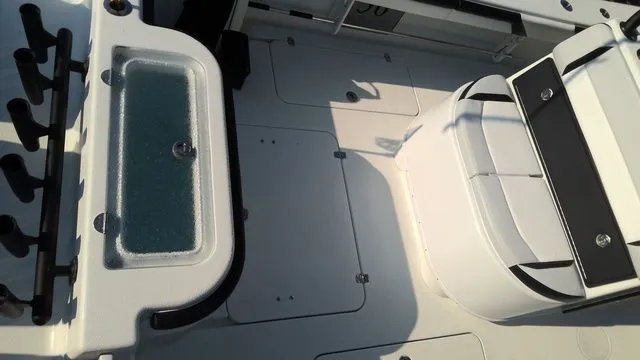 Slide: The Image of Yellowfin 36 Offshore 2023 - 21