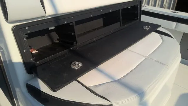 Slide: The Image of Yellowfin 36 Offshore 2023 - 25