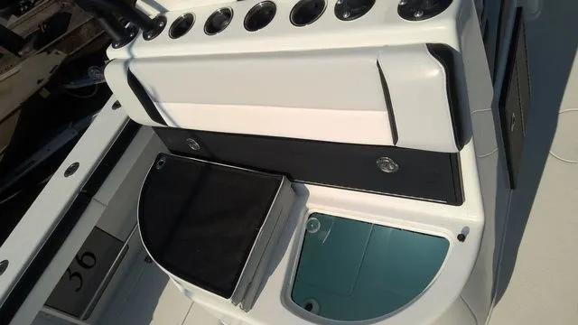 Slide: The Image of Yellowfin 36 Offshore 2023 - 27