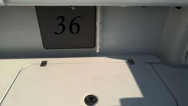 Slide: The Image of Yellowfin 36 Offshore 2023 - 28