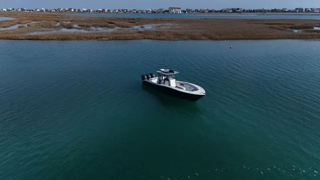 Slide: The Image of Yellowfin 36 Offshore 2023 - 3