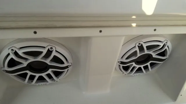 Slide: The Image of Yellowfin 36 Offshore 2023 - 31